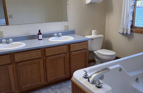Greenville Junction Bed & Breakfast | Juniper Motel*King Room*RM16*Jacuzzi tub*Dock*ATV Access*Waterfront