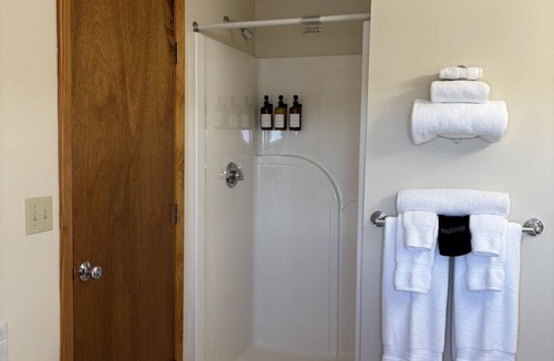 Greenville Junction Bed & Breakfast | Juniper Motel*King Room*RM16*Jacuzzi tub*Dock*ATV Access*Waterfront