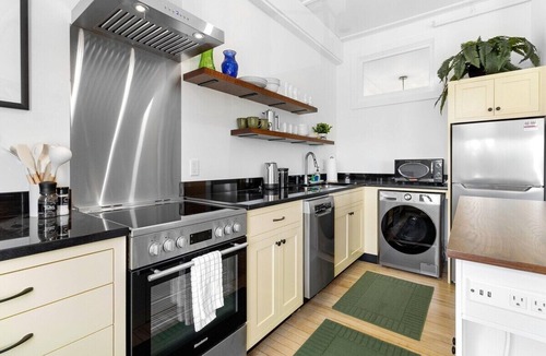 Rockland Apartment | Kimball Apartment, Modern Studio on Main Street Ro