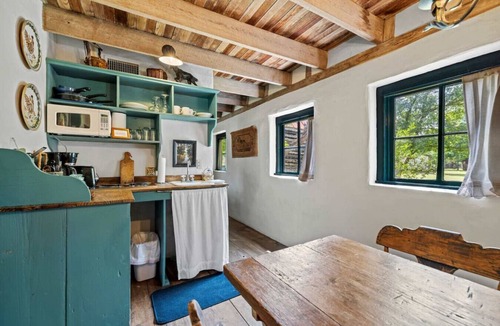 Fredericksburg Cabin | Kusenberger Barn | Historic | Built in 1865