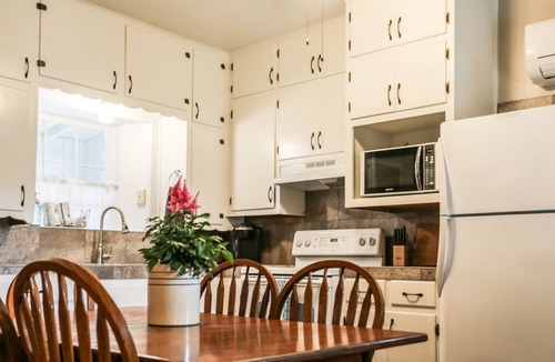 Fredericksburg House | L&L River Haus | 2/2 Country Farmhouse | River Access | Hill Country Views