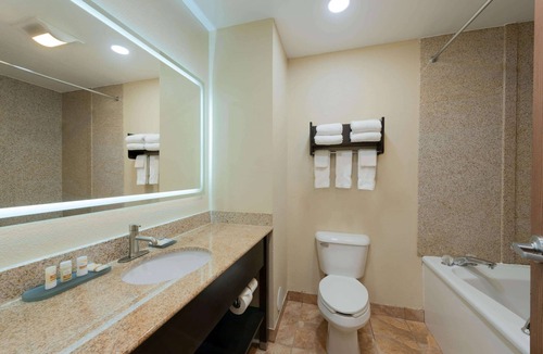 Grove City Hotel | La Quinta Inn & Suites by Wyndham Columbus - Grove City