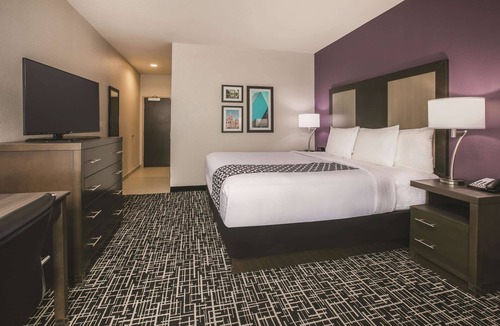 Park Central Hotel | La Quinta Inn & Suites by Wyndham Dallas - Richardson