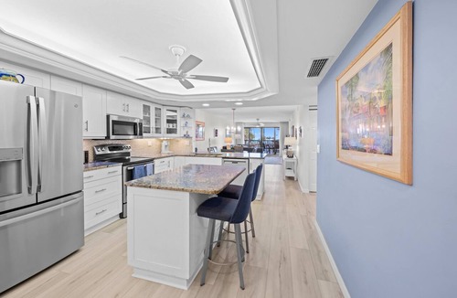 Sanibel Condo | Lagoon & Gulf Views, Steps to the Beach, Beautifully Updated Condo