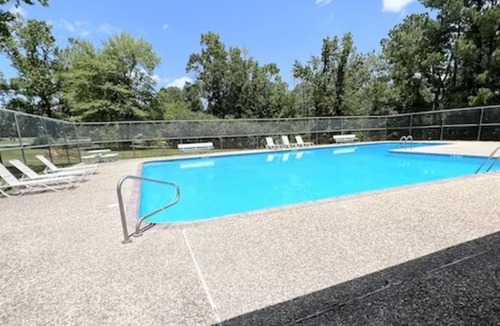Brookeland Cabin | Lake Front Cabin! Pool, Basketball, Boat parking & Firepit. Lots of parking.