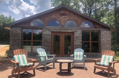 White Plains House | Lake House on private stocked lake with miles of trails and Horses!