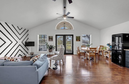 Kingsland House | Lake LBJ Waterfront on the Beautiful Llano River, Sandy Beach, Sleeps 6