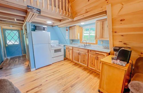 Rockbridge House | Lake Life, Hocking Hills, Hot Tub, Fireplace, Pond