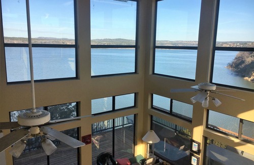 Spicewood House | Lake Travis Home on End of Cove!