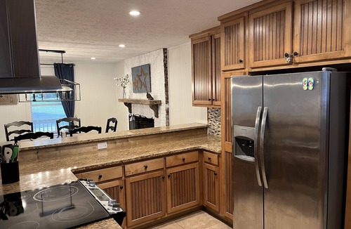 Eatonton House | Lakefront home - Walk to restaurants - Deep water - LOCATION!