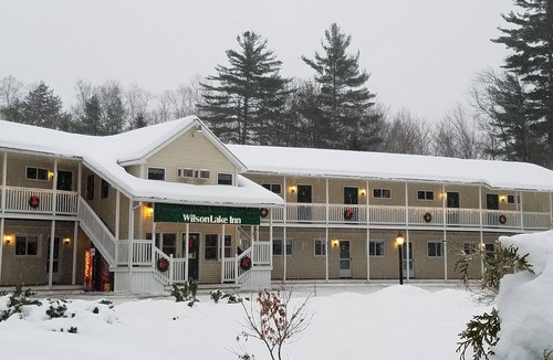 Dryden Apartment | Lakefront Wilson Lake Inn | Kayaks, Canoes, WiFi & Porch | Wilton, ME
