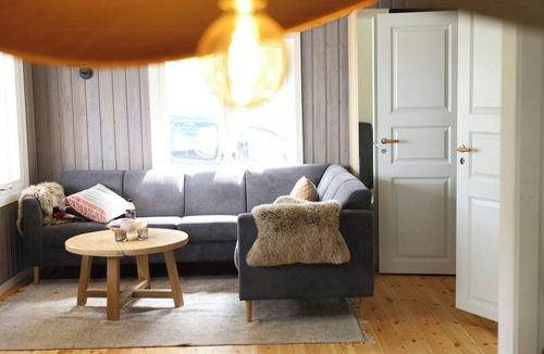Kongsvinger House | Lakeside cabin by Lake Møkeren