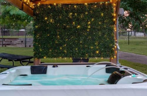 Lake Whitney House | Lakeside Retreat, Hot Tub, Fire Pit, Sleeps 12