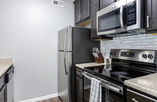Lewis Center Apartment | Landing at Lake Club at Polaris - 1 Bedroom in Downtown Columbus