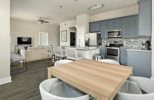 Nassau Bay Apartment | Landing | Modern 2BD, Yoga Studio, Gym