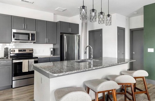 Terrell Apartment | Landing | Modern 3BD, Gym