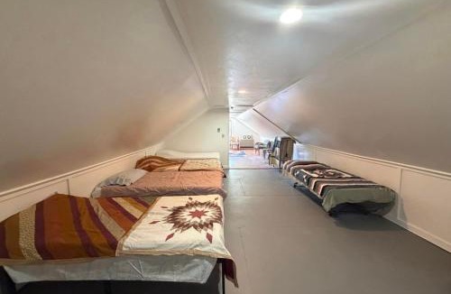 Monson Hostel | Leapin leanas