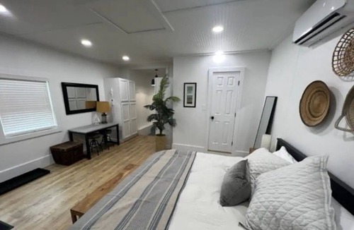 Saluda House | Let the local "Cross Street Retreat" help you discover the hidden gem "Urbanna"