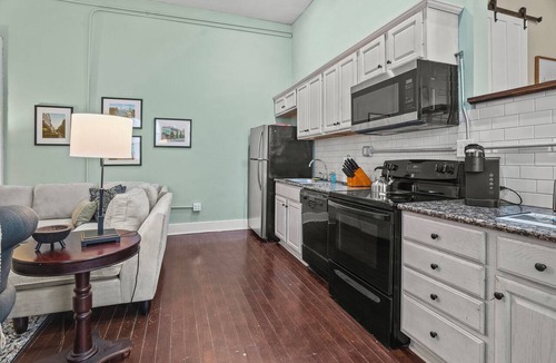 Newark Apartment | Local Discounts-Charming View of Downtown Newark