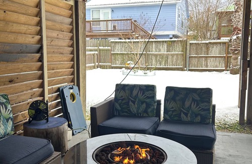 Clear Lake Shores House | Looking for family retreat with coastal-island vibes? Casa Verde is for you