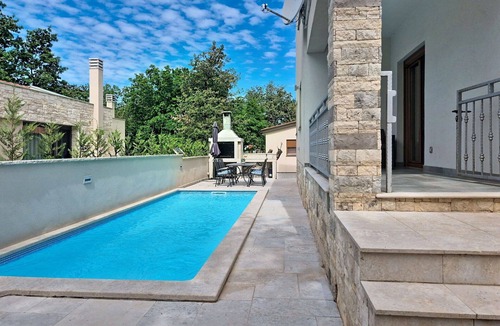 Valica Apartment | Lovely apartment for 5 people with private pool, A/C, WIFI, TV, terrace and pets allowed