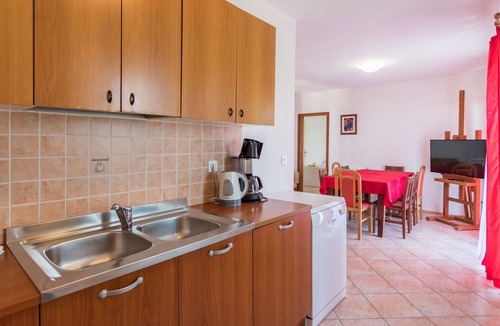 Frata Apartment | Lovely apartment for 8 people with pool, A/C, WIFI, TV, terrace and pets allowed