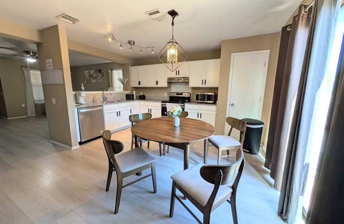 McKinney House | Lux Mins To Tesla St Davids Medical Long Center