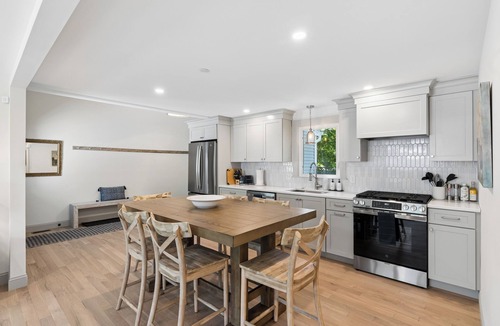 Yarmouth House | Luxe 5 Bed/3 Bath with Game Room & AC