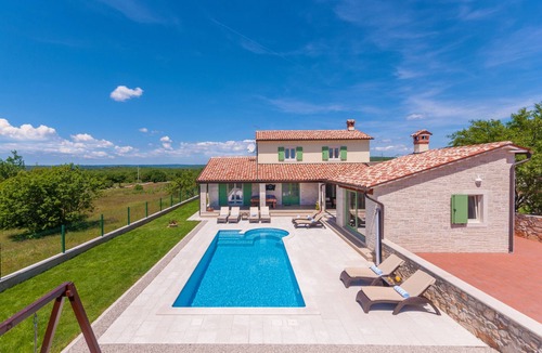 Brgod Villa | Luxuriös, Privat und Perfekt Ausgestattet Minuten vom Strand; für 8 Personen