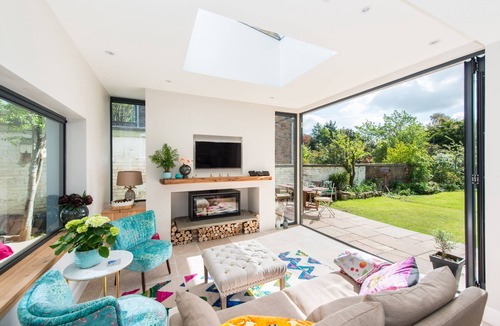 Eskbank House | Luxurious Victorian Villa, Eskbank, Near Edinburgh, Sleeps 10. Parking & Garden