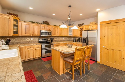Sunriver House | Luxury 7 BR Home/Hot Tub/SHARC Passes/AC/Wi Fi/Bikes