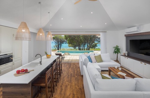 Bale Villa | Luxury Beach Villas Porto Bus