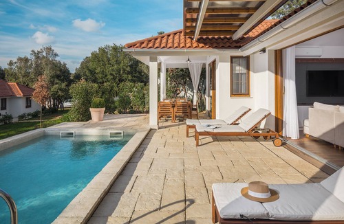 Bale Villa | Luxury Beach Villas Porto Bus