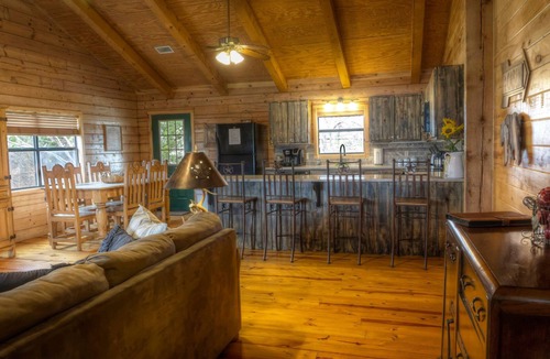 Rio Frio Cabin | LUXURY LOG CABIN #1 ON THE FRIO RIVER