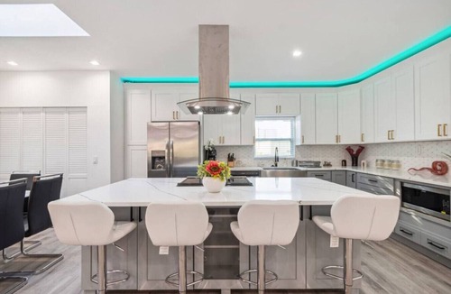 Sun Bay South House | Luxury, Resort-style 4bedrooms/2.5bathrooms House! with a Large Pool.
