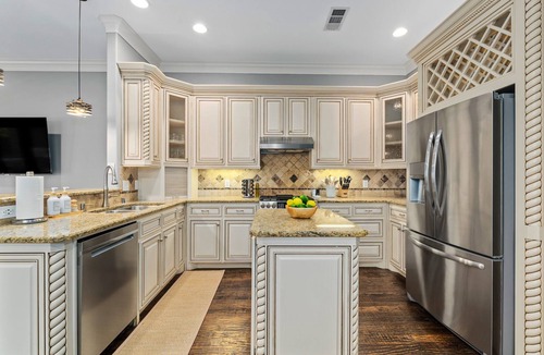 Vickery Place House | Luxury Soccer Championship Retreat | Game Room | Fire Pit | Gym | Dallas