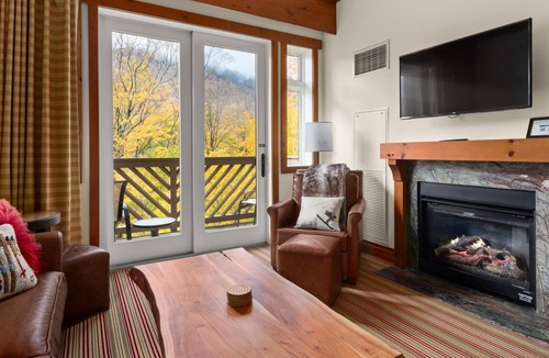 Stowe Area Condo | Luxury Studio Ski in -Ski out Mnt Mansfield Views, Mountain Golf Course Access