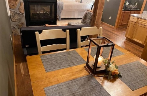 Mingo Apartment | Luxury Suite on 7 Acres of Woods! Fireplace, Whirlpool!