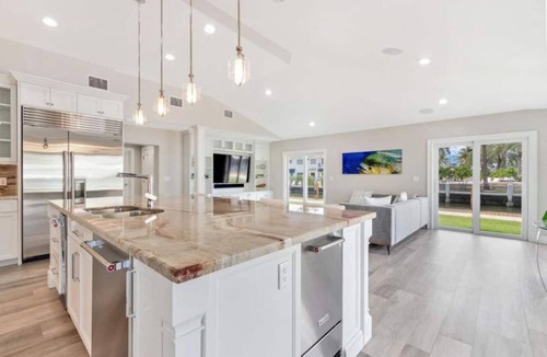 Pompano Isles House | "Luxury waterfront mansion with large pool" Near clear water & sandy beaches !
