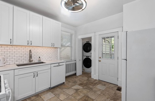 Norfolk House | Magnificent 2 Bedroom Home in Norfolk's Best Neighborhood