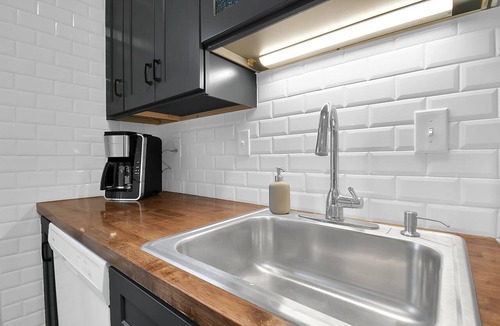 Olde Towne East Apartment | Magnolia Modern 1BR Near DT on Historic Street
