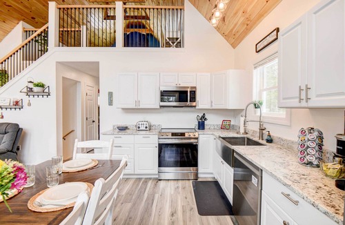 Harrison House | Maine Retreat w/Balcony: 5 Mi to Lakes