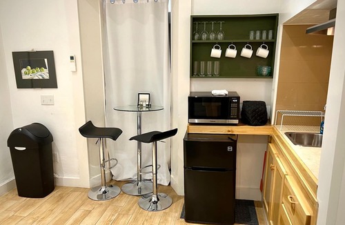 Marfa Apartment | Marfa House La Junta: In the center of Marfa