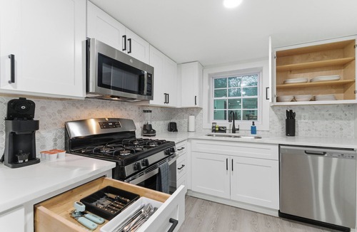 Mableton House | Marvelous 4BR Home w/Fenced Patio & TVs in every room