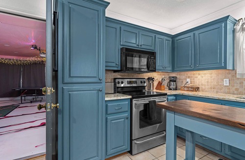 Fredericksburg House | Memories - Hot Tub, Pool & Karaoke Lounge