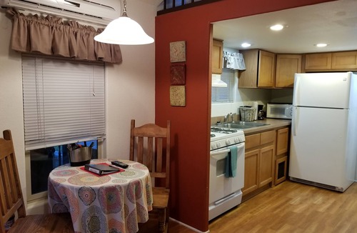 Fredericksburg Cabin | Mendelbaum Winery Guest Cabins