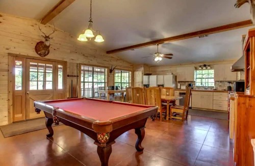 Leakey Cabin | Miracle Lodge | Pool, Hot Tub & Scenic Views in Texas Hill Country