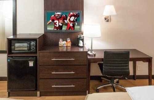 Columbus Hotel | Modern 2-Room Escape Near Downtown Art District Highlights