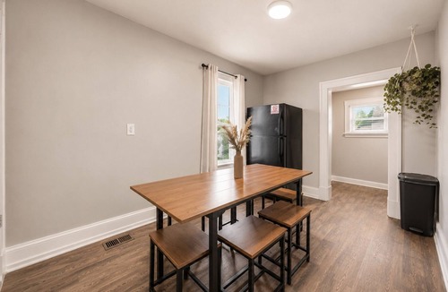 Weinland Park Apartment | Modern 2BD 1BA Near OSU Fairgrounds FREE Parking