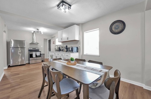 Hilltop House | Modern 3BR Near Downtown & Casino, Pet-friendly, Fast Wi-Fi, Laundry